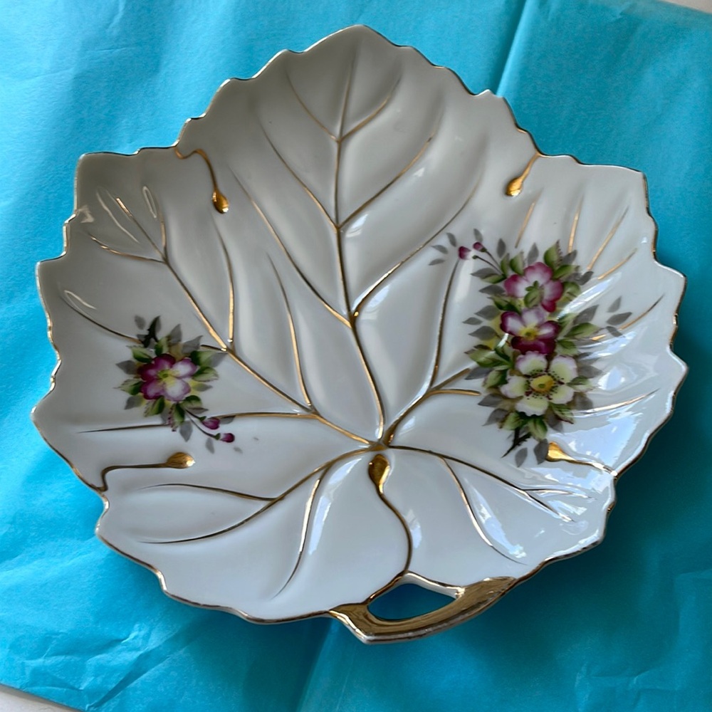 Vintage UCAGCO CHINA Hand Painted Leaf Shaped Plate Dish From JAPAN